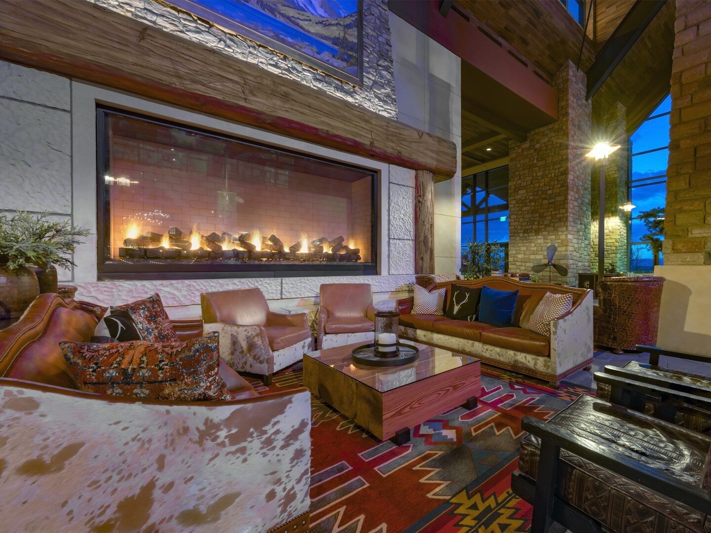 @montigofire Divine Series residential fireplaces were used to furnish the Gaylord guest suites with warm and sophisticated comfort. The Divine H36PV fireplace was the perfect addition to each of the resort&rsquo;s 14 exquisite Presidential Suites.

