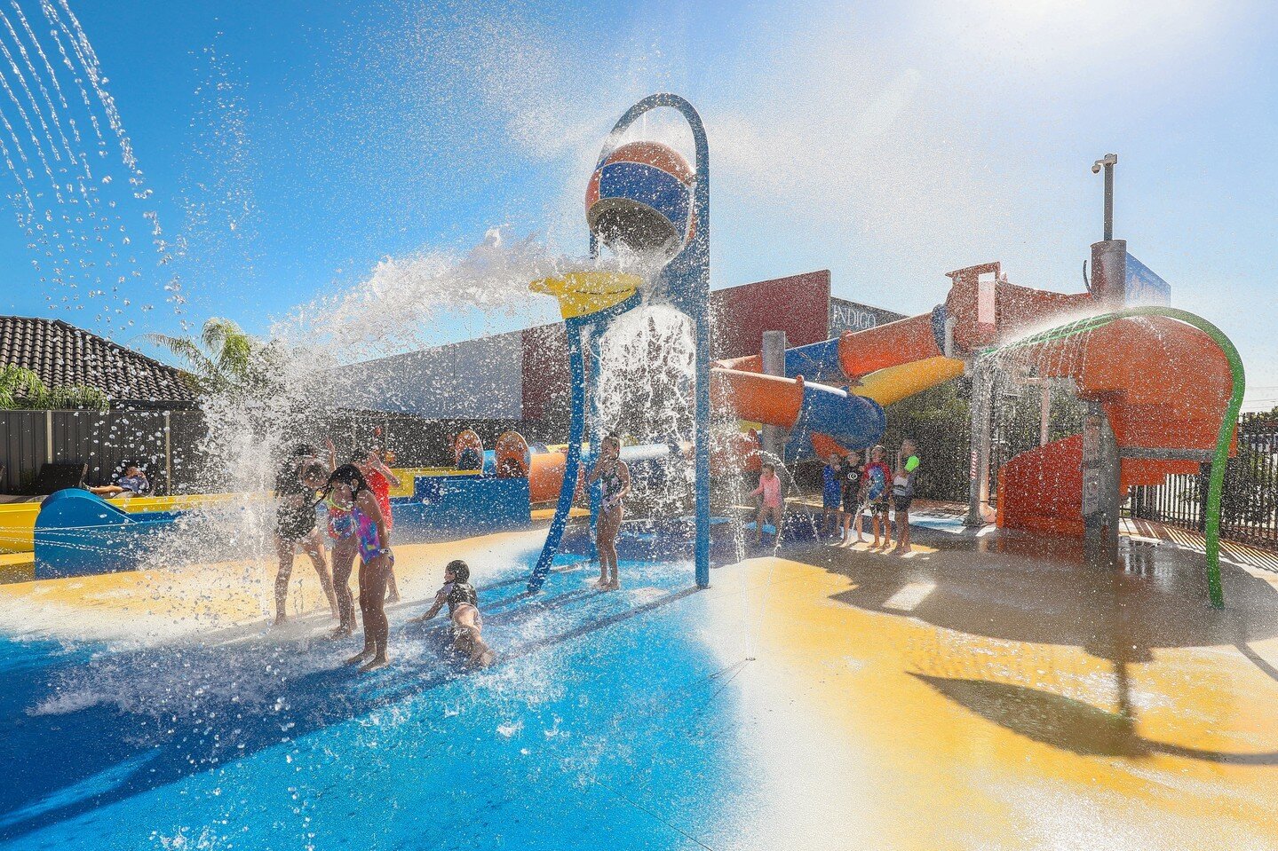 Project Highlight: All Seasons Mildura by @waterplayers
this action-packed splash pad has been an instant hit amongst holiday-goers of all ages, offering a one-of-kind guest experience. Crushing initial expectations from day one, bookings have sky-ro