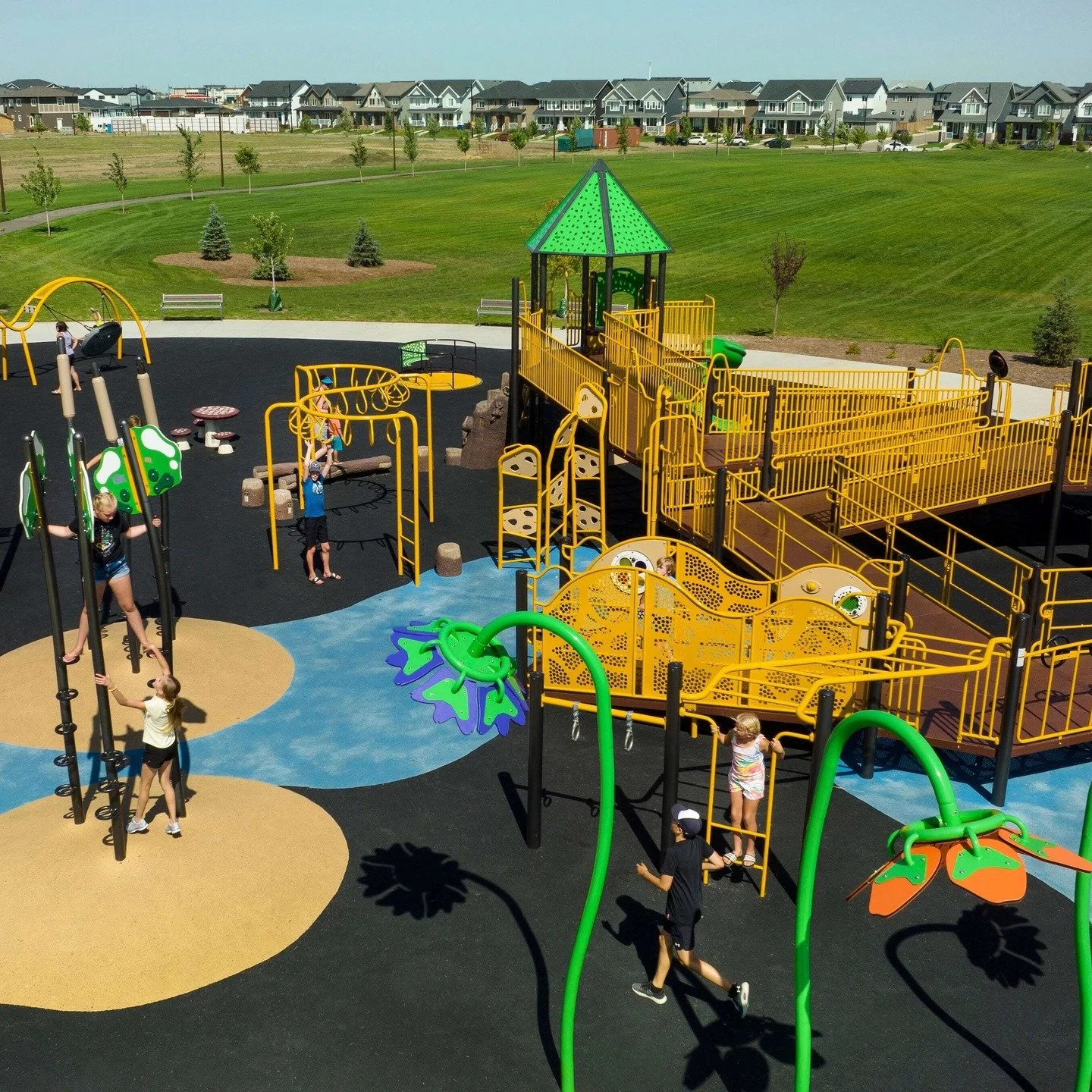 Discover how @gametimeplay helped bring Brighton Core Park to life!

Located in Saskatoon, Saskatchewan, Brighton Core Park features innovative play structures and outdoor fitness solutions, making it a go-to destination for the entire community. It 