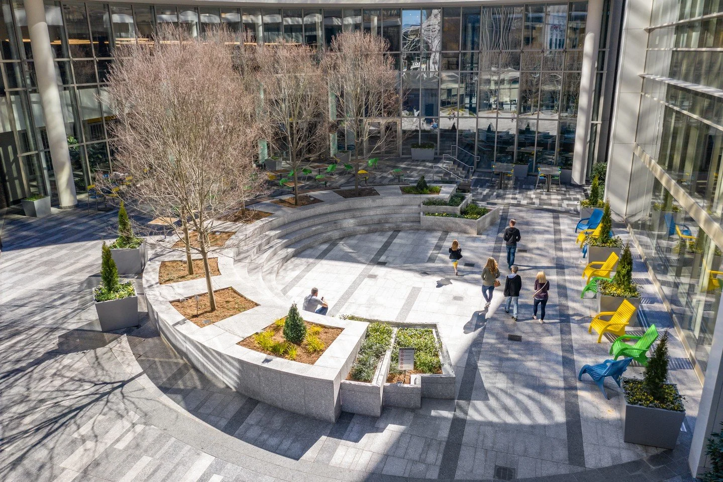 🌿 Designing landscapes today means balancing performance, flexibility, and sustainability.

From configurable site furnishings to precision irrigation, lightweight materials, and rooftop-ready systems, manufacturers are evolving to meet the real dem