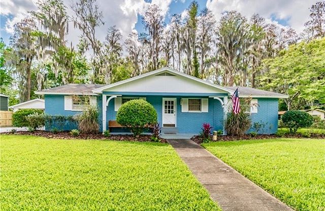 So we did a thing today! -
So excited to make memories and create traditions for our family in our new home! And I CAN&rsquo;T WAIT to cook in this kitchen as all the marble in our kitchen has been reclaimed from the old @cityoftampa courthouse becau