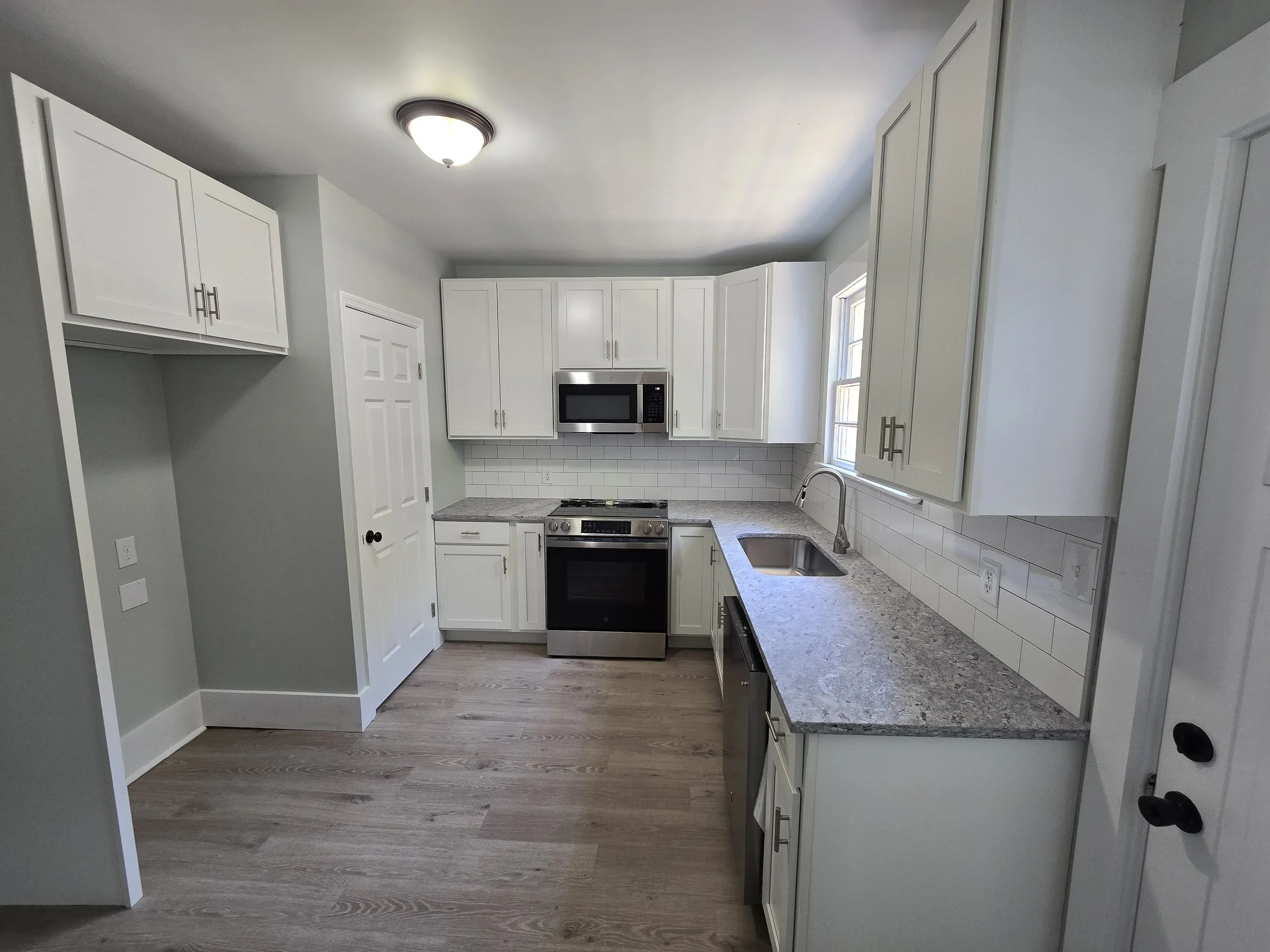Kitchen2.jpg