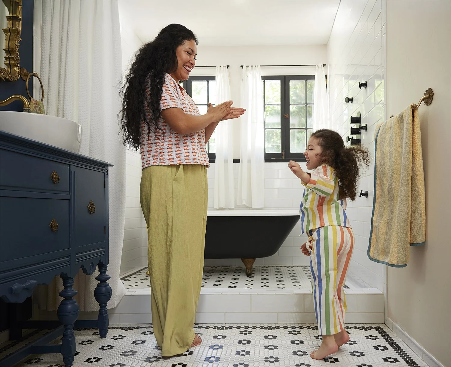 Aila_App_43-48M_0695_JC copy.jpg