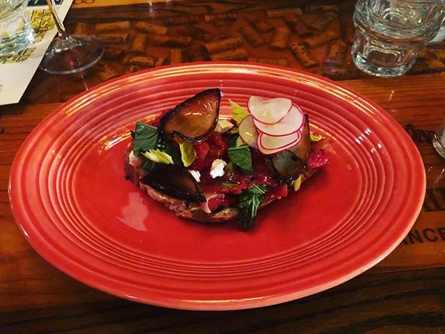 Can&rsquo;t get over this bruschetta. Un bruschetta qui fait tourner les t&ecirc;tes #nomnomnom #lusinedespaghetti #oldportmtl #foodies #moreplease