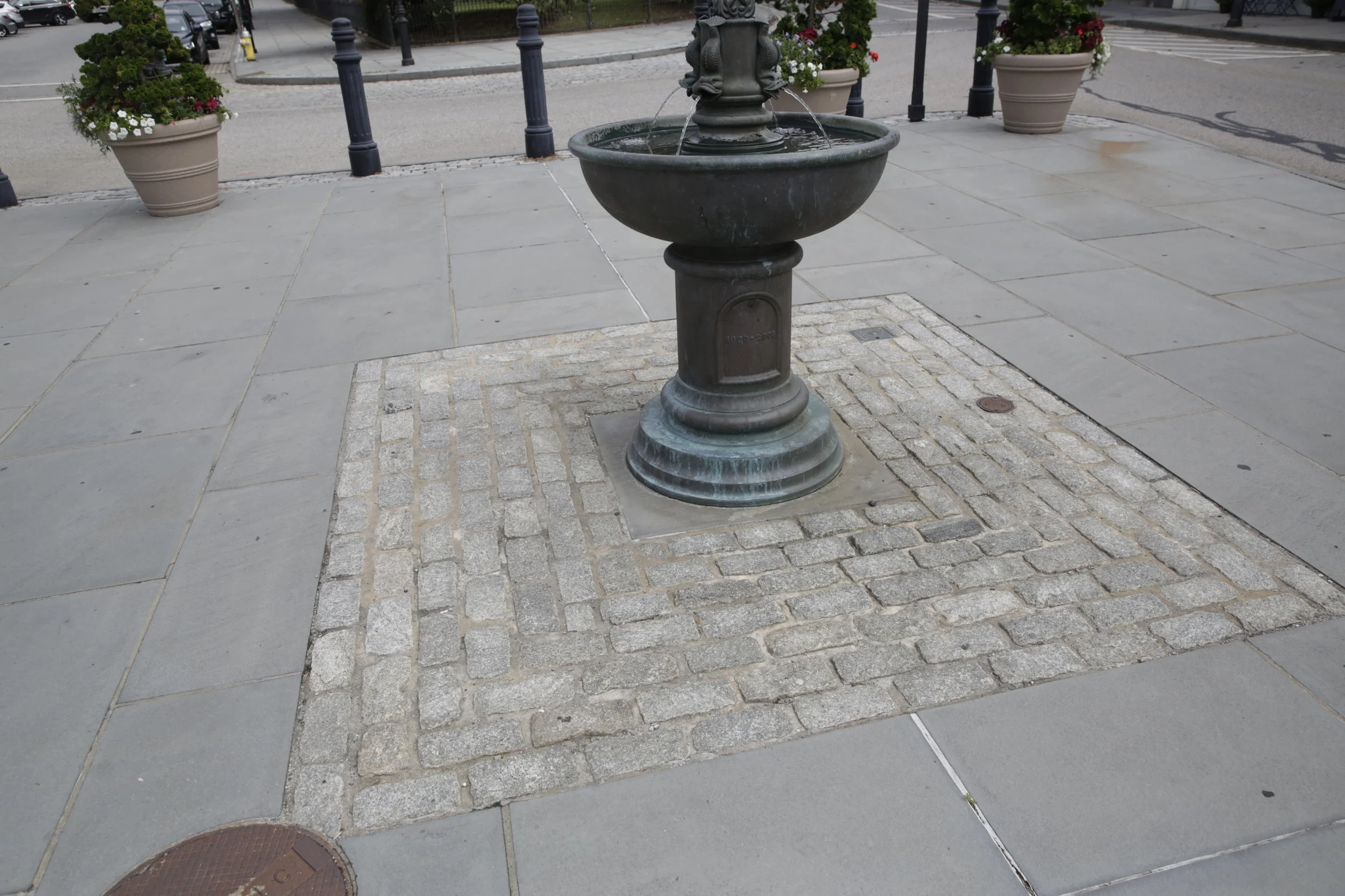 WashingtonSqThamesCobblestones0154.JPG