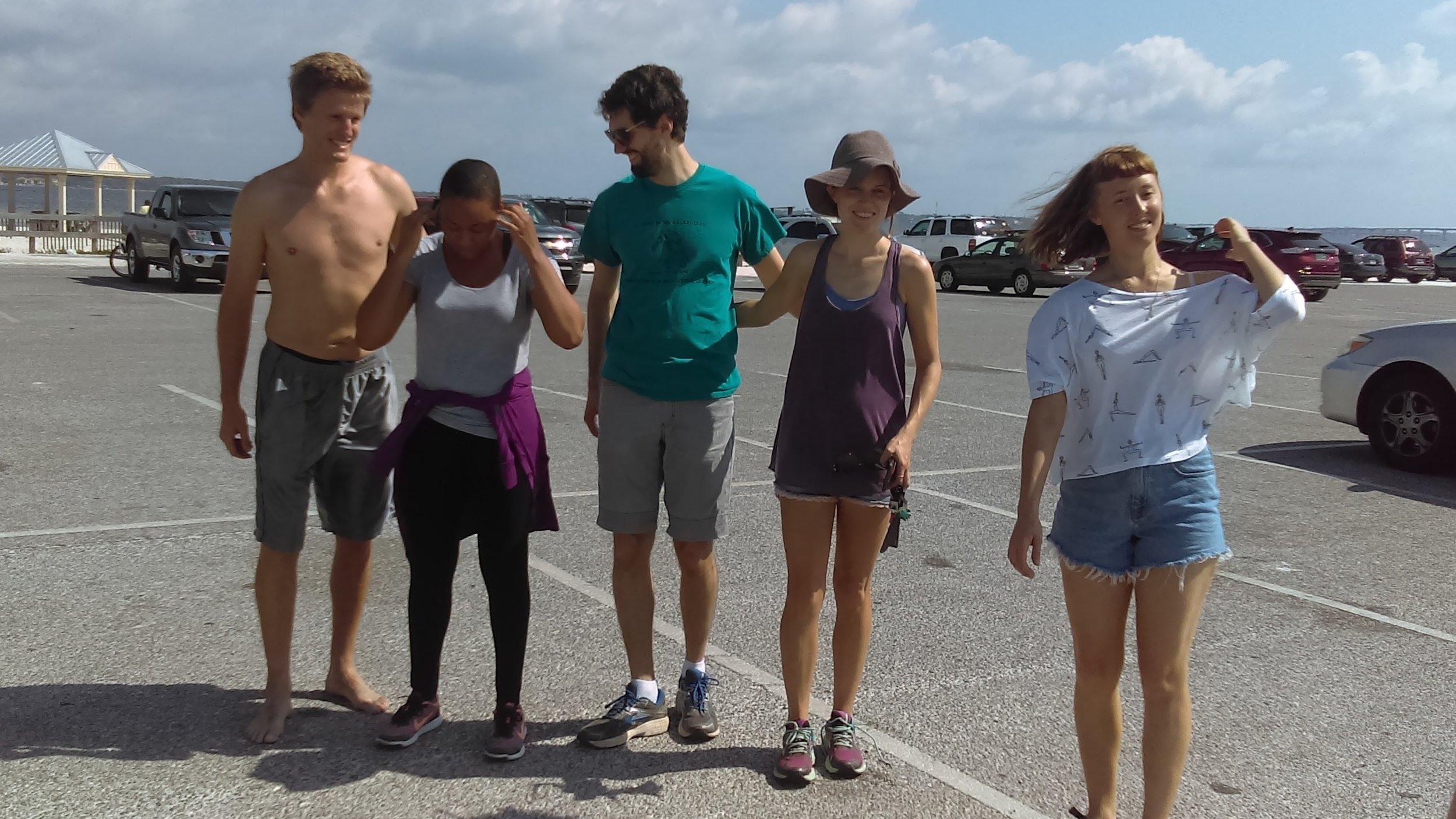 First time Ocean Hour FL collaborated with an underwater cleanup (420 lbs!) at Ft. Pickens plus 5 tires weighing 160 lbs. Thanks to 3rd Coast Divers and DivePros for doing the heavy lifting and cleaning around the pier. Total for the four sites on the island was 554 lbs.