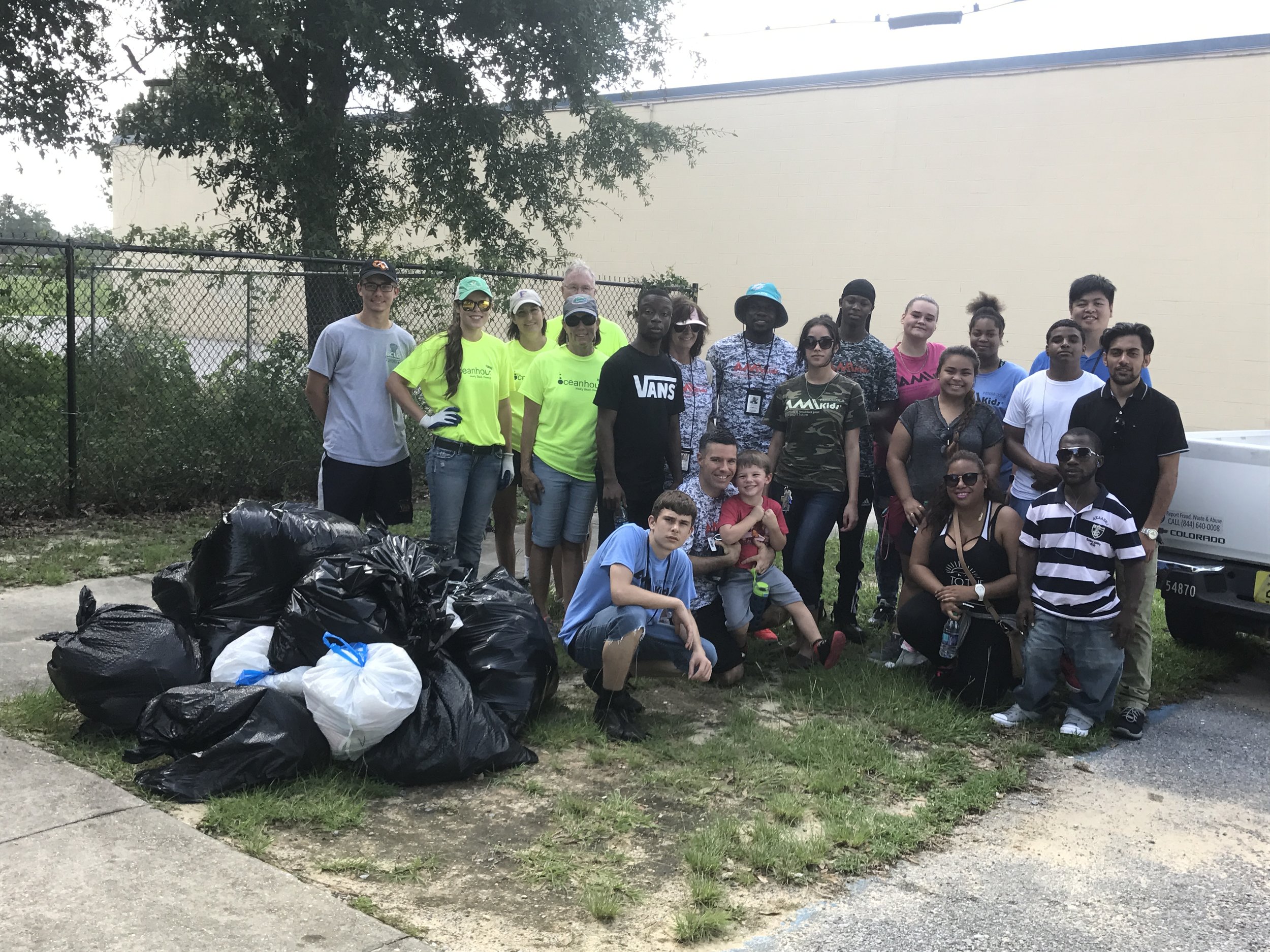 Volunteers from "Gulf Coast Citizen Diplomacy Council" and "AMI Kids Pensacola" assisted in picking up 147 lbs of trash. This brings 2017 lbs to date of 4,530 lbs. For all of 2016 - 5,412 lbs