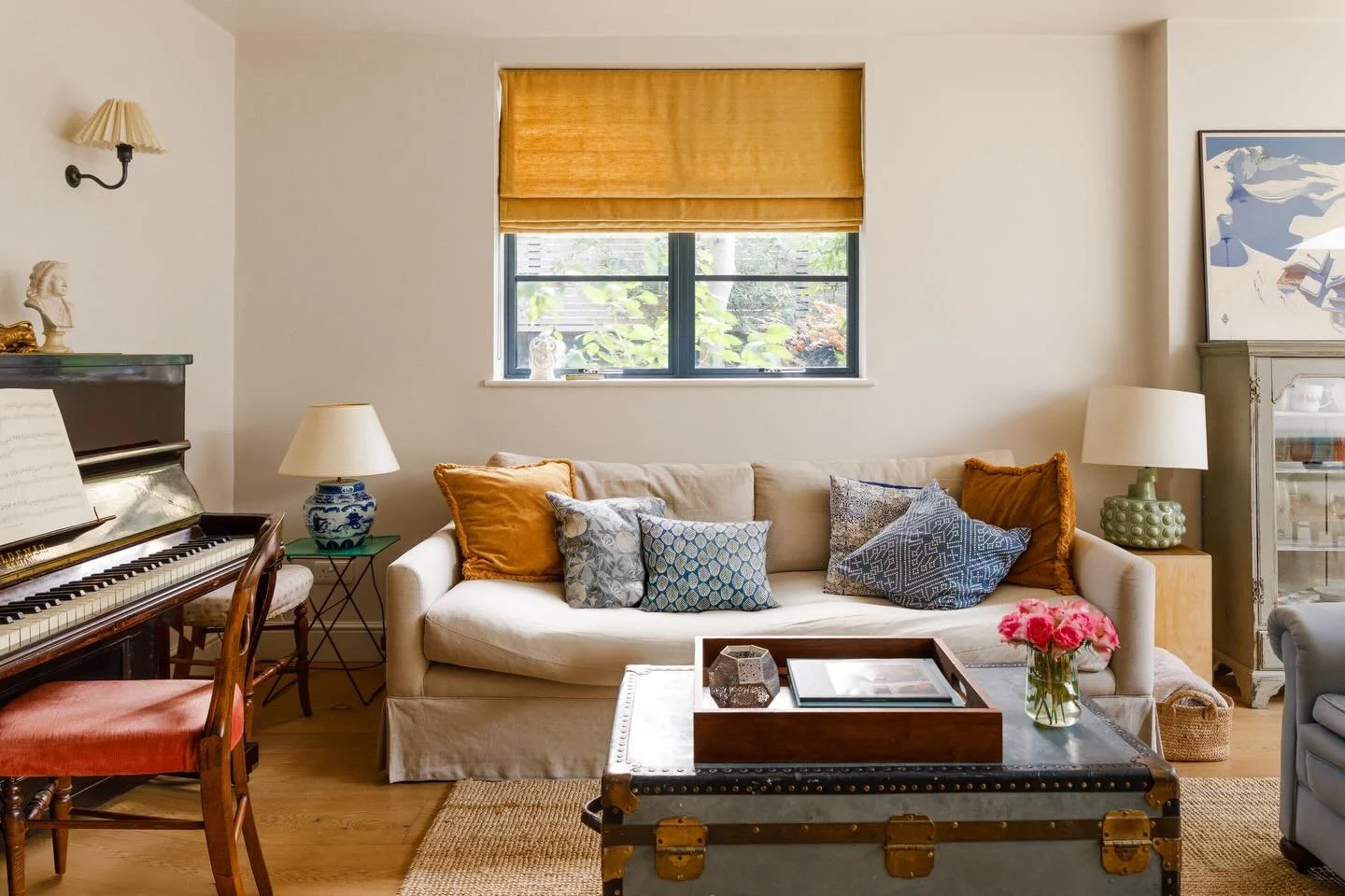 **Location house!** My flat in W12 is now available for shoots on @scouty_official Search for Shepherd&rsquo;s Bush basement flat 📷 Photo by @_nataubry_ 
.
.
.
#locationhouse #shootlocation #londonshootlocation