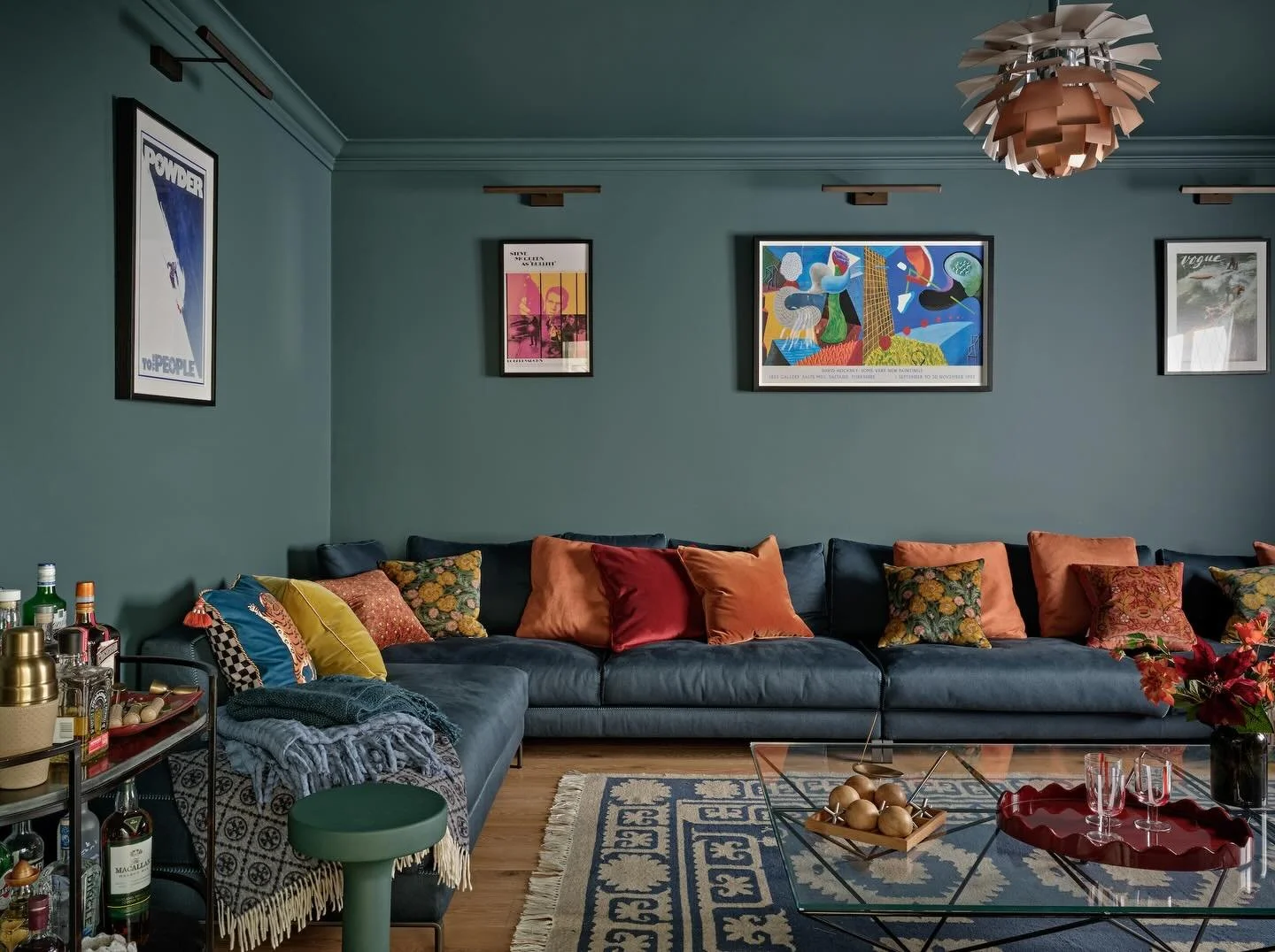 It was my great pleasure to interview Claudia Dorsch @claudiainteriors last week about her Surrey project - Claudia is a globetrotting and multilingual designer based in Hampstead who is adept at spinning many plates. Along with Mitchell Evans Archit