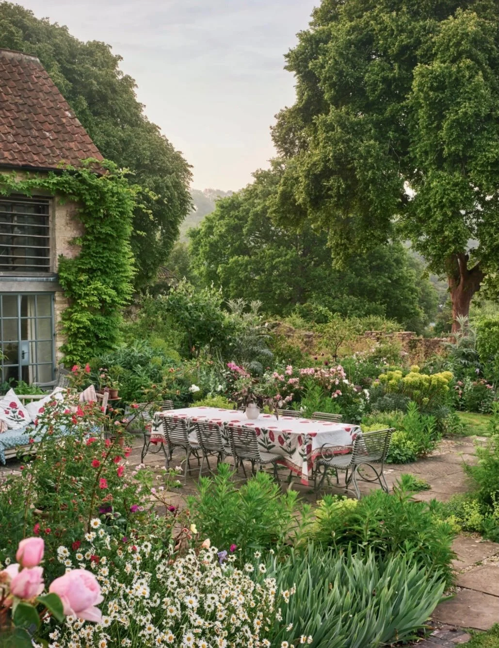 **Mist, mood, and magic in Wiltshire** Catherine FitzGerald&rsquo;s garden as captured by Andrew Montgomery for House &amp; Garden is providing all the aesthetic inspiration today - especially as the mist clears and the sun is burning through in OX13