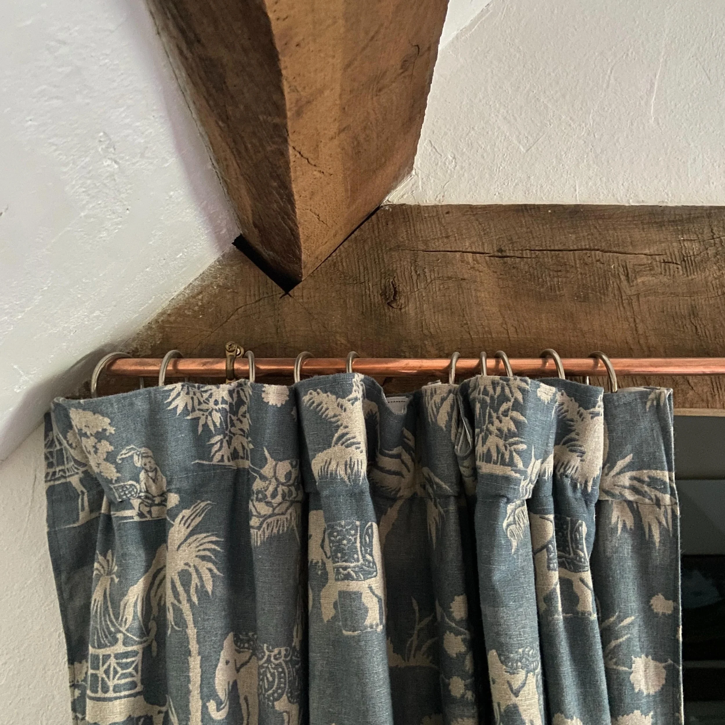 **Odd Job&rsquo;s copper &amp; munsen rings hack** 
My old man, Odd Job, is a handyman and I wanted to share one of his hacks. &lsquo;There&rsquo;s a lot you can do with a munsen ring and a copper pipe&hellip;..&rsquo;

*Curtain rail 
*Extra drying s