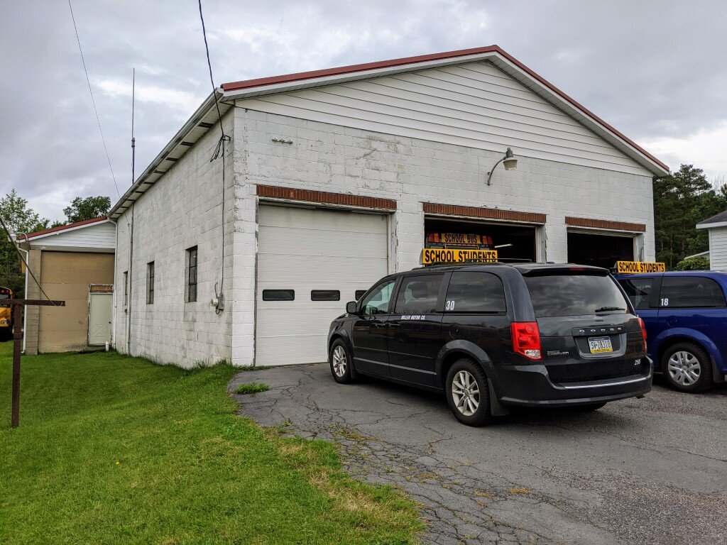 3425garage.jpg