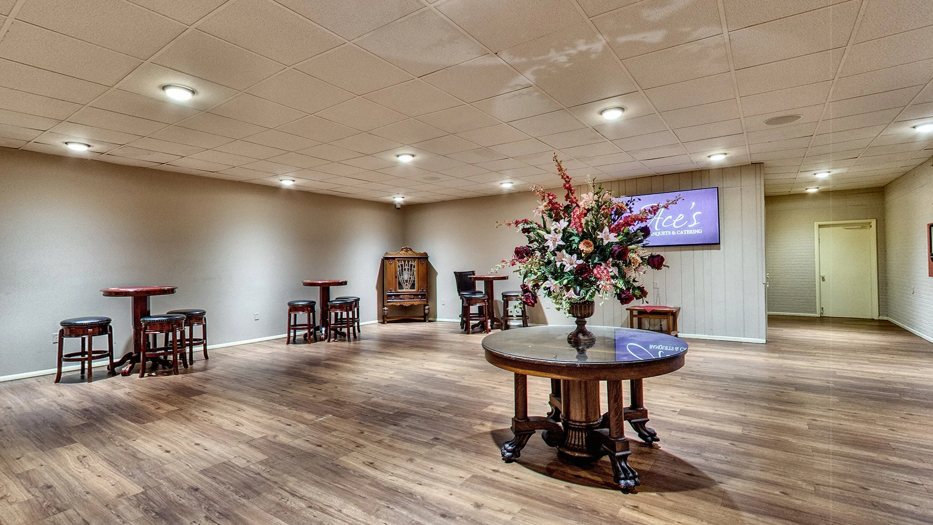 Maple Room-005.JPG