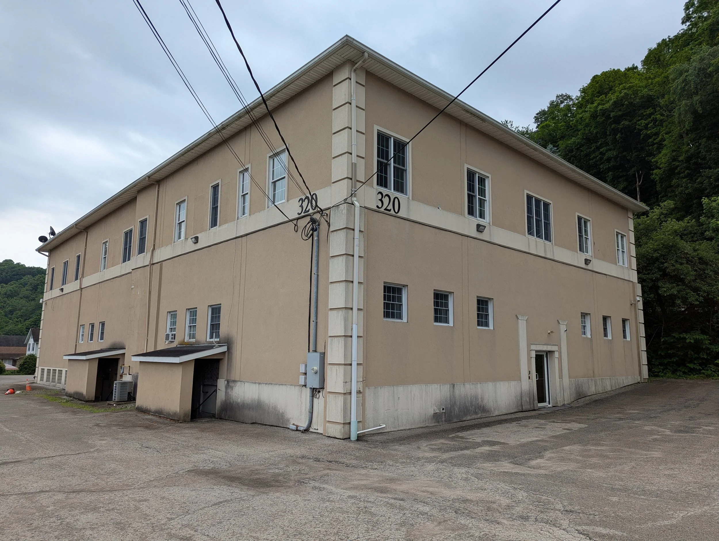 314-320 Esienhower Blvd, Johnstown, PA 15905 - Asking $4,350 + Utilties Included!