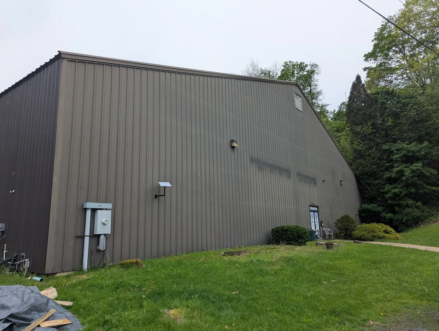 Exterior picture of 424 Country Club Rd in Johnstown PA houses 6 tennis courts and more