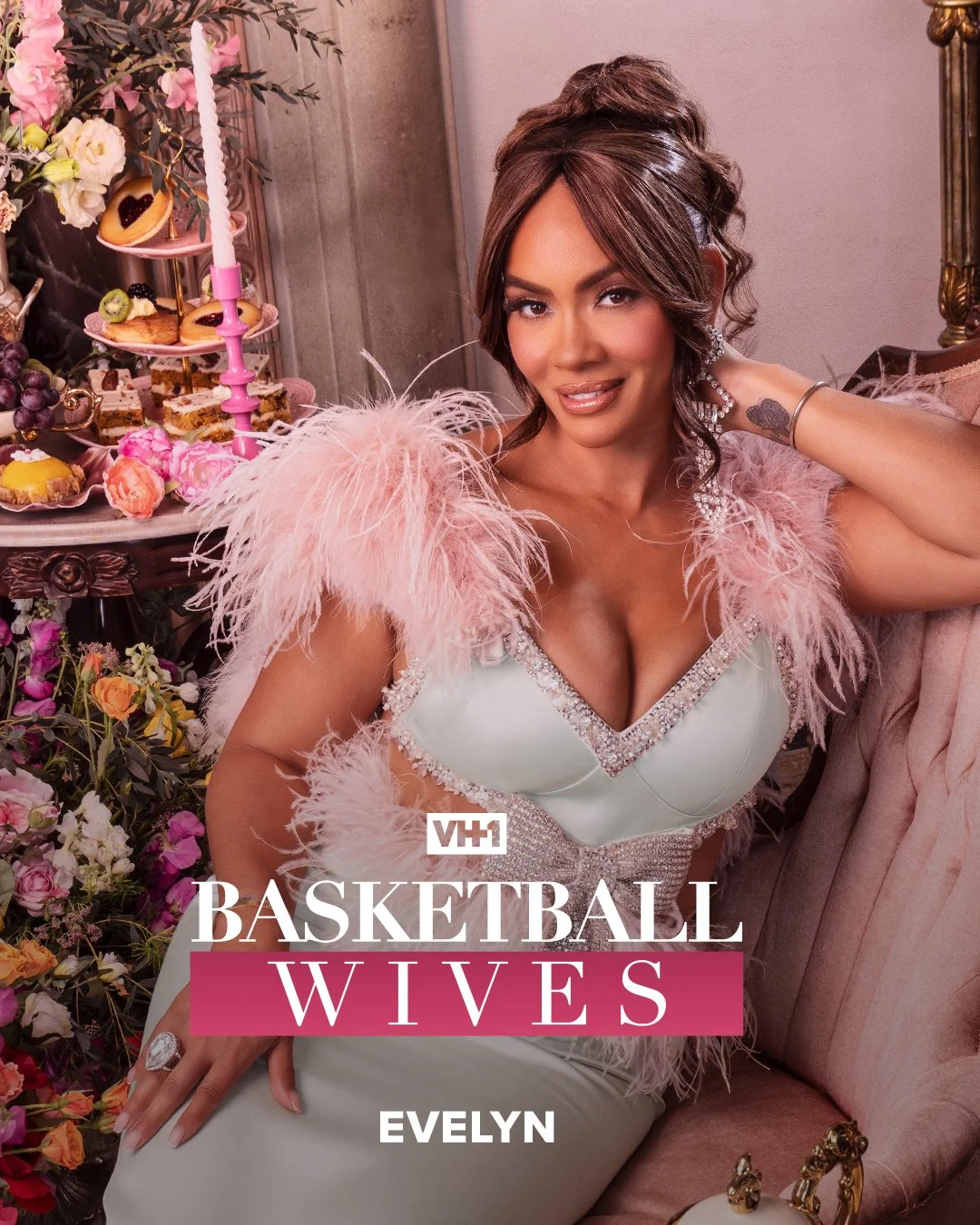 VH1_BASKETBALL_WIVES_S12_EVELYN_4x5_300dpi.jpg