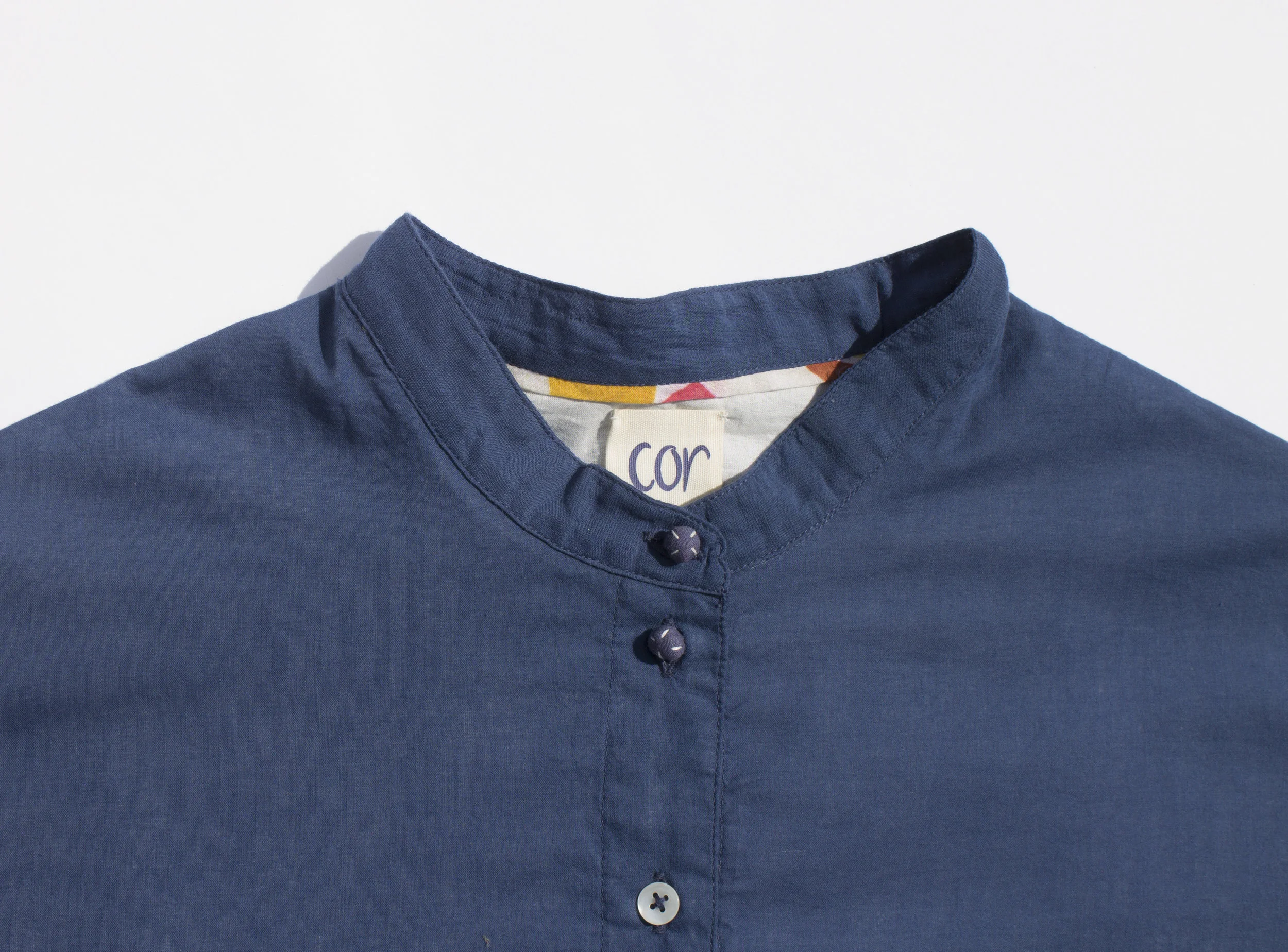 Dysis shirt Navy detail.jpg