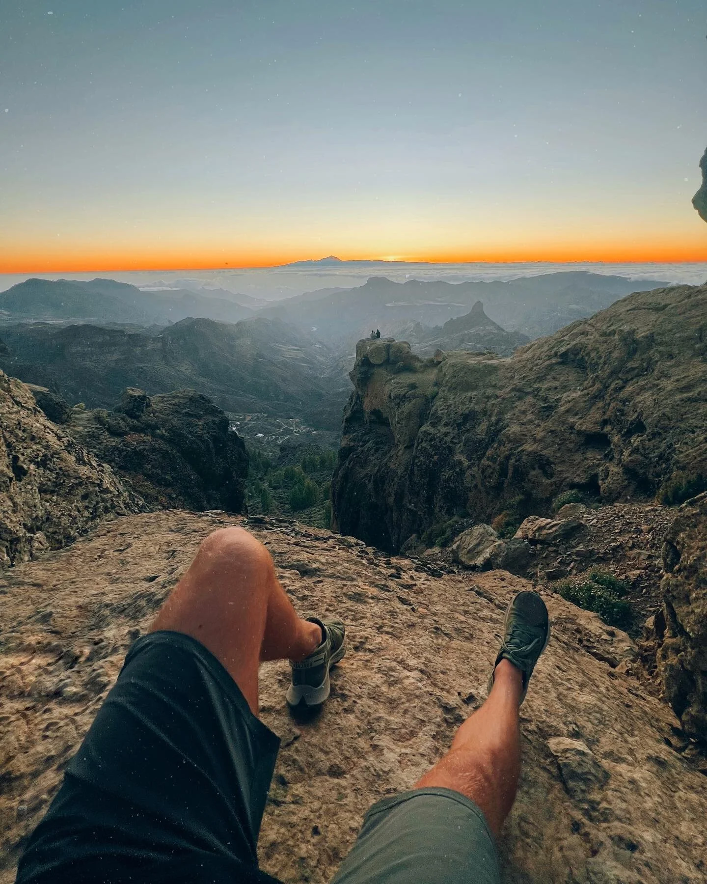 I am 99.9% sure that I would have never come to Gran Canaria if not for being a part of @wifitribe.co , but I&rsquo;m so glad I did! What an incredible island full of great food, kind people, amazing views, and surprises (like this sunset above a pin