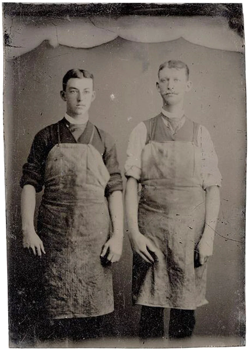 above reference photo of two workers I used as reference for the style aprons they were wearing…