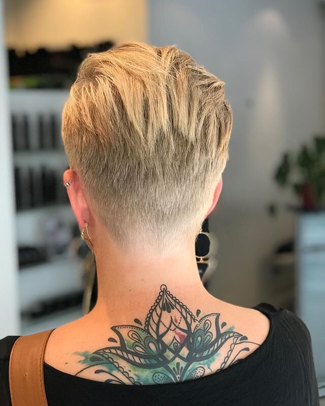 Short #androgynous hair by Alex
.
.
.
.
.
.
.
.
.
#ugress #ugressfris&oslash;r #fris&oslash;r #hair #hairdresser #stylist #colorist #haircolor #cut #farge #h&aring;rfarge #oslo #osloh&aring;r #matrix #joico #matrixnorge #americancrew #beard #wob #bob