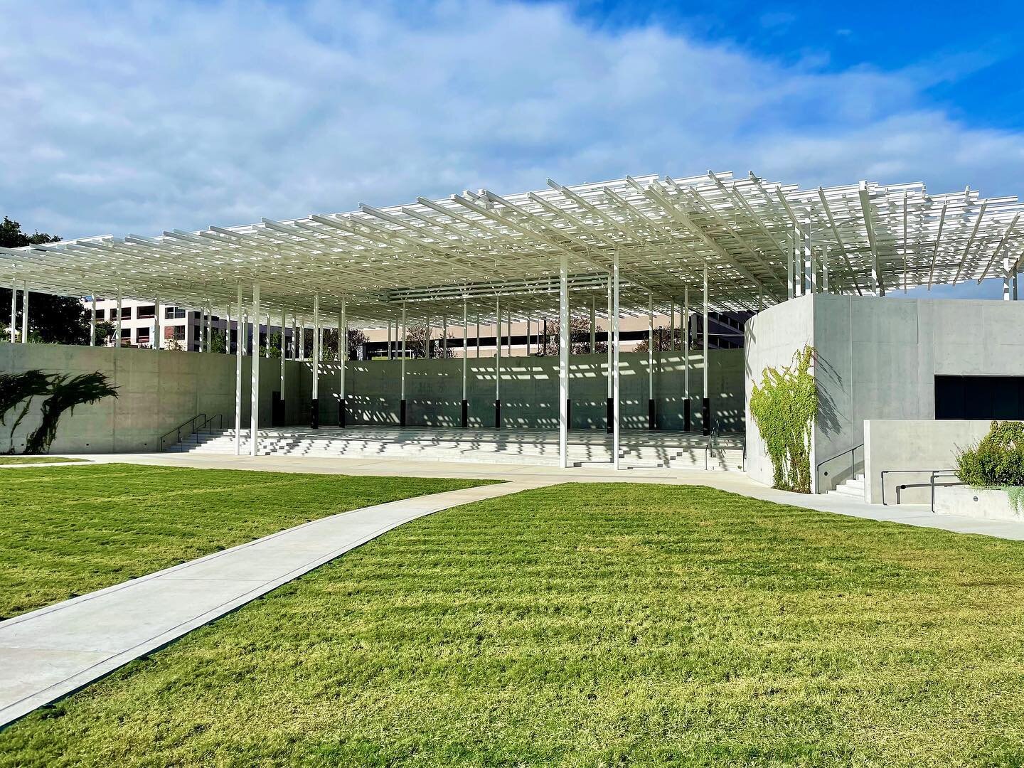 As good at a distance as it is up close. With a custom architectural metal skylight by Linel, @moodyamphitheater is a one-of-a-kind venue built for the Live Music Capital of the World.

 
Designed by @thomasphiferarchitects

GC @dprconstruction

@tex