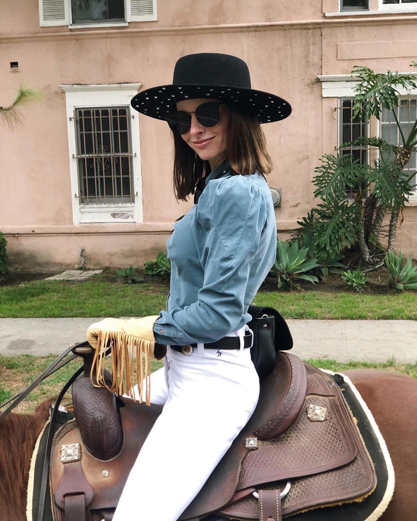 Doing it all 💫 Super-mom &amp; horse-lover extraordinaire @miltonmenasco sporting our Saddle Pack to get it done in style. In the saddle or on the run, attach to your favorite belt or use with our Saddle Strap. 
_____________________________________