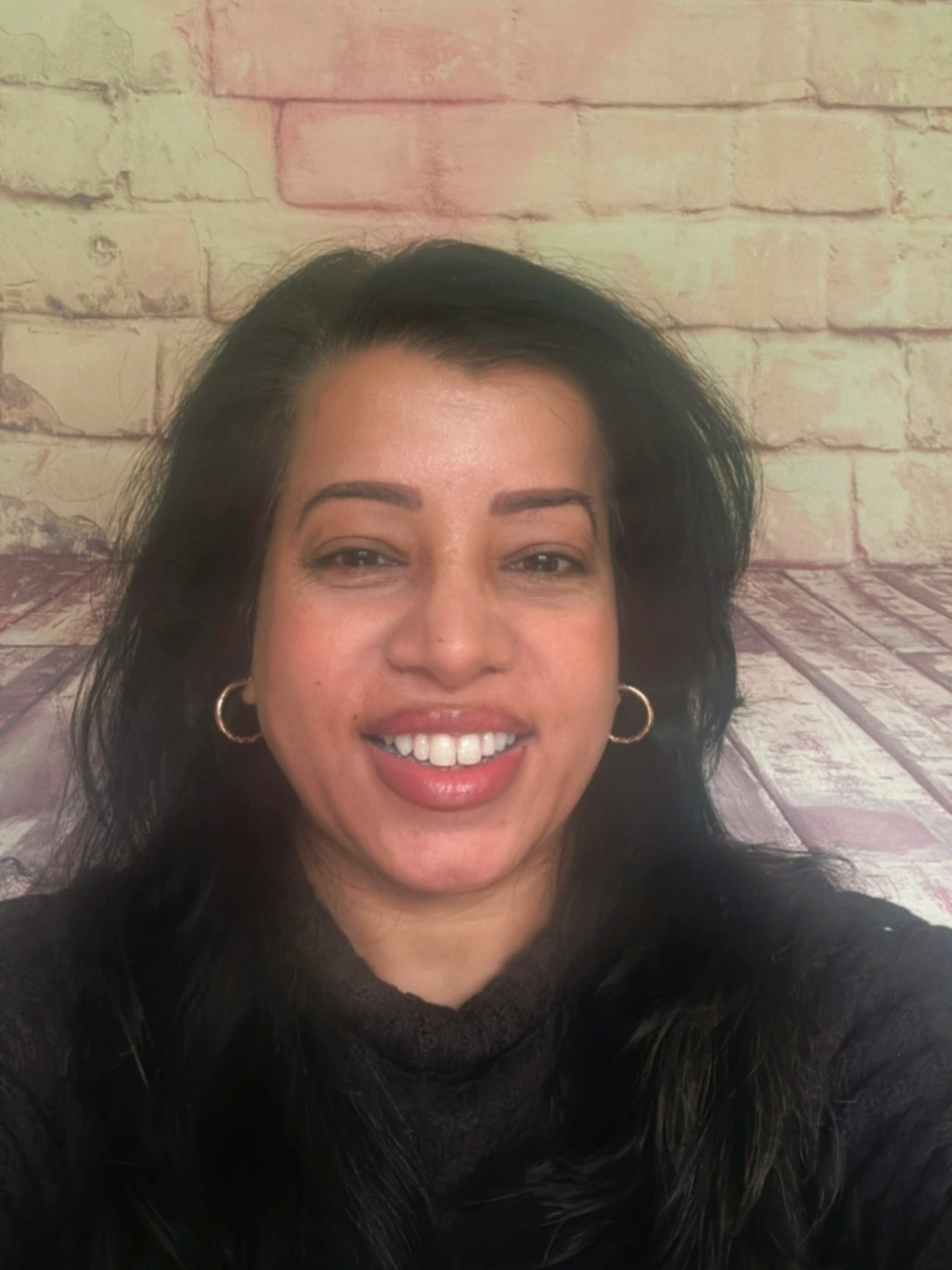 Here&rsquo;s one energy that&rsquo;s costing you clients right now.

The energy of waiting.

Waiting to sign a client BEFORE you invest.
Waiting for the numbers to line up.
Waiting to feel more ready, more confident, more put together.

Every time yo