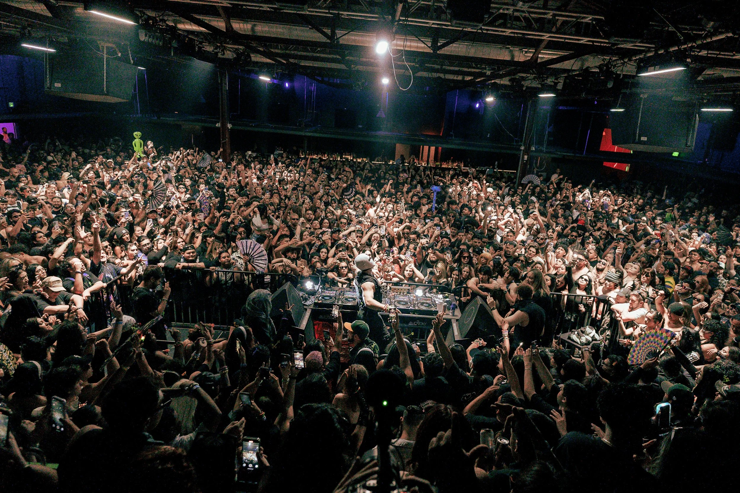 HOLY PRIEST MIDWAY - @SEBSEGURA-1.jpg