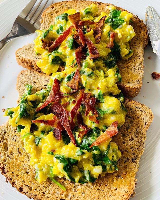 Scrambled eggs with spinach, topped with yesterday&rsquo;s bacon as a garnish (I forgot to add it to the scrambled eggs 😂) ⠀⠀⠀⠀⠀⠀⠀⠀⠀⠀⠀⠀
What are you having for breakfast? ⠀⠀⠀⠀⠀⠀⠀⠀⠀⠀⠀⠀
#glasgow #theglasgowfoodblog #food #foodpics #foodporn #foodphoto