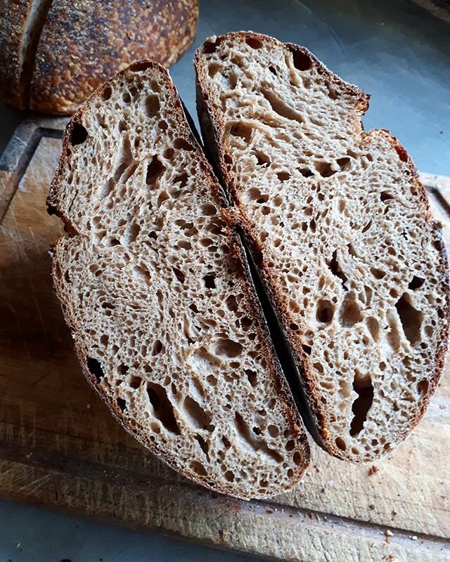Left-Brain, Right-Brain, Wholegrain, Slice.

Ok. It's a very hot day in the bakery and the ovens might be getting to me.

#remembertohydrate #sourdough #wholegrain #levain #wildyeast #colombofood #colombo