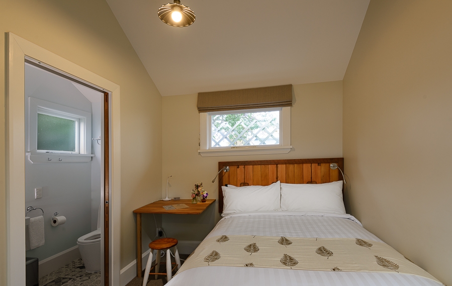 Kauri Double Room with Ensuite.jpg