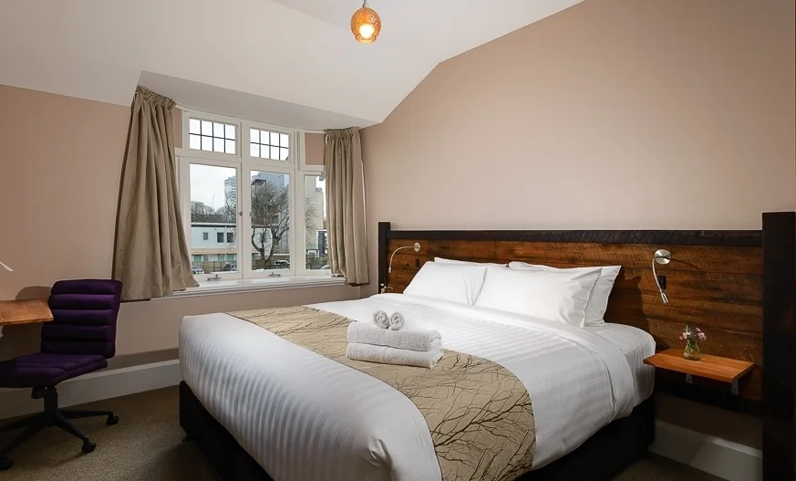 Jarrah Super King or Twin Room.jpg