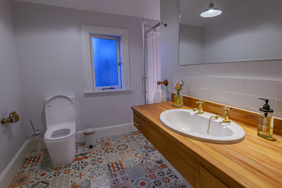 Upstairs Shared bathroom for Oregon & Jarrah Rooms.jpg