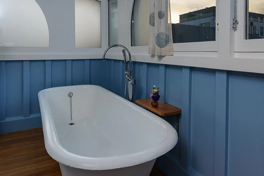 The Oak Super King Room Clawfoot Bath Luxury Ensuite Eco Villa Unique Christchurch Accommodation.jpg