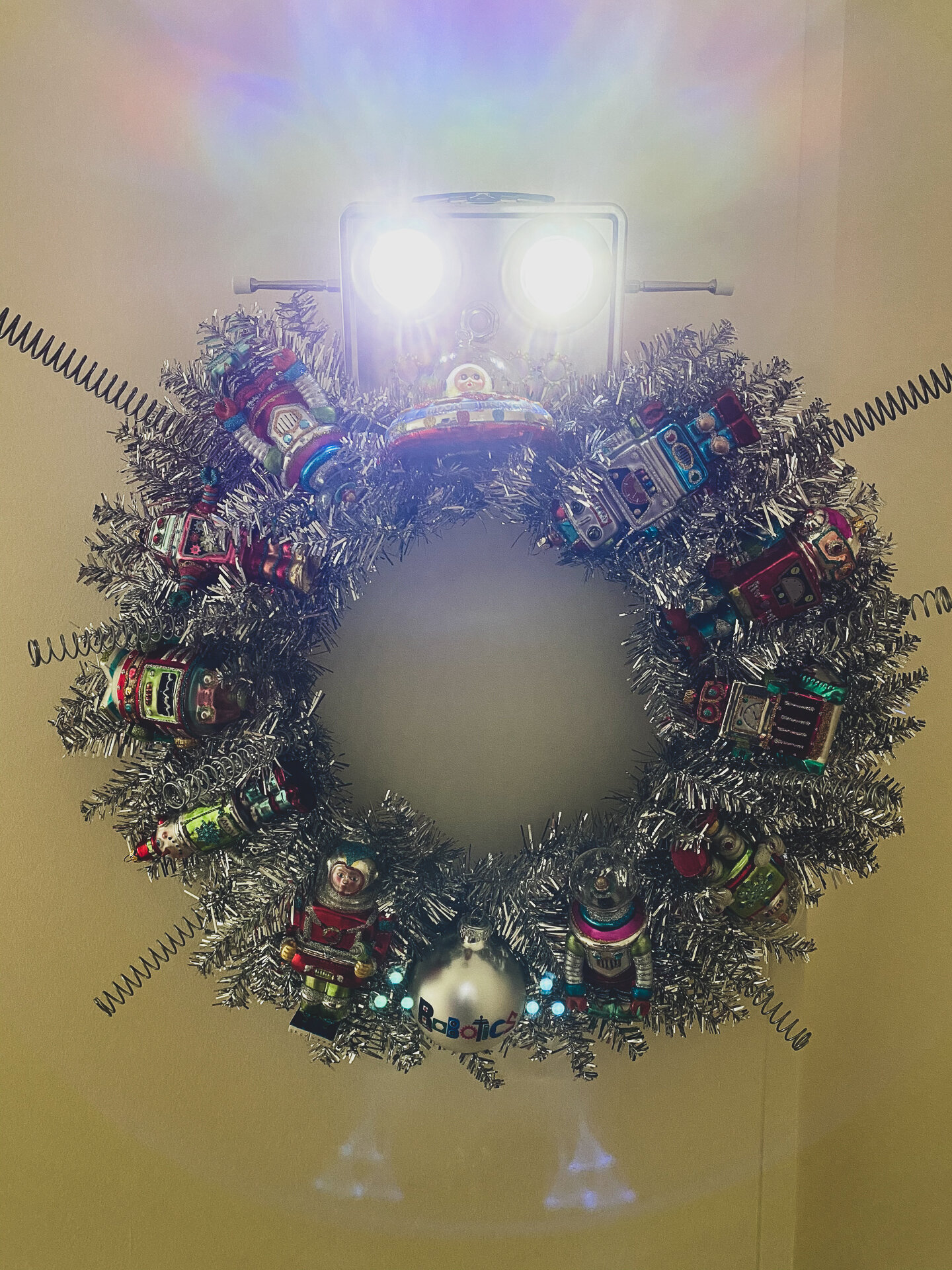 Robot Wreath by Kiriosities.jpg
