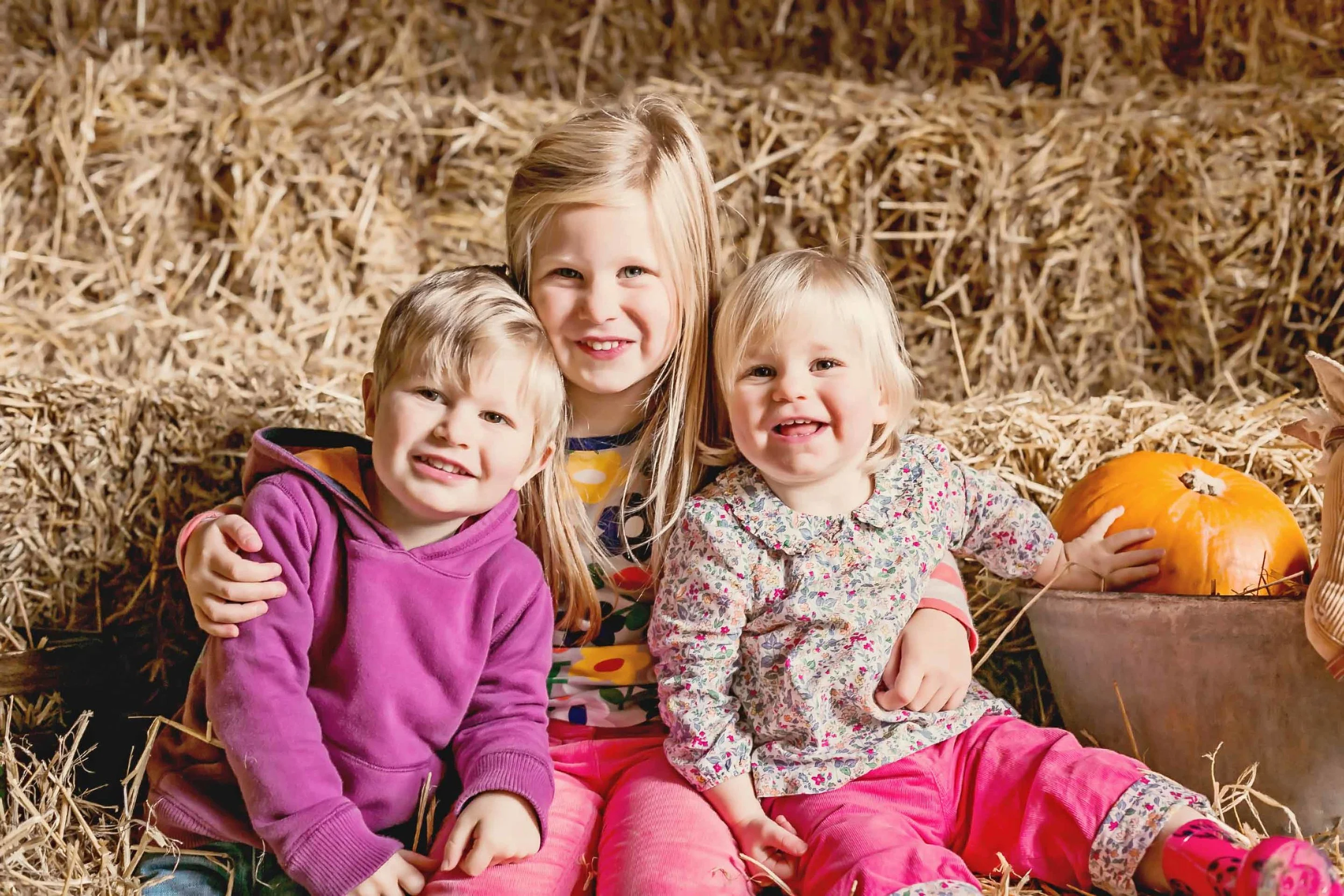 Family-minishoot-Autumn-Haybarn-Lancashire-photo-004.jpg