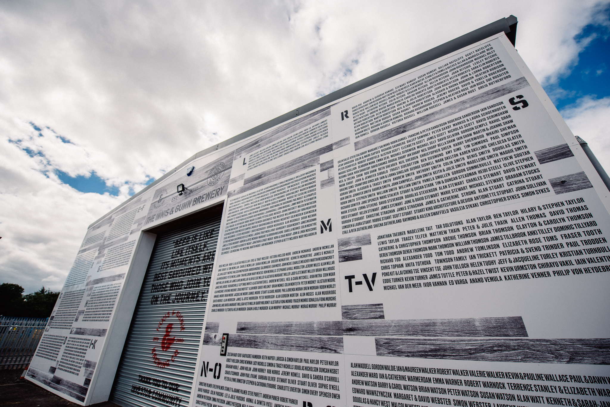 Innis & Gunn Brewing Co. asked us to help them create a special wall at their brewery in Perthshire, to honour over 1100+ investors who have helped them purchase, and develop their very first brewery.