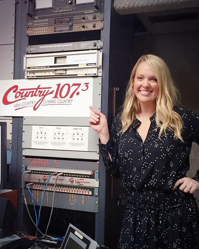 Thank you @country1073  for having me today at the station! 🎶🎼
