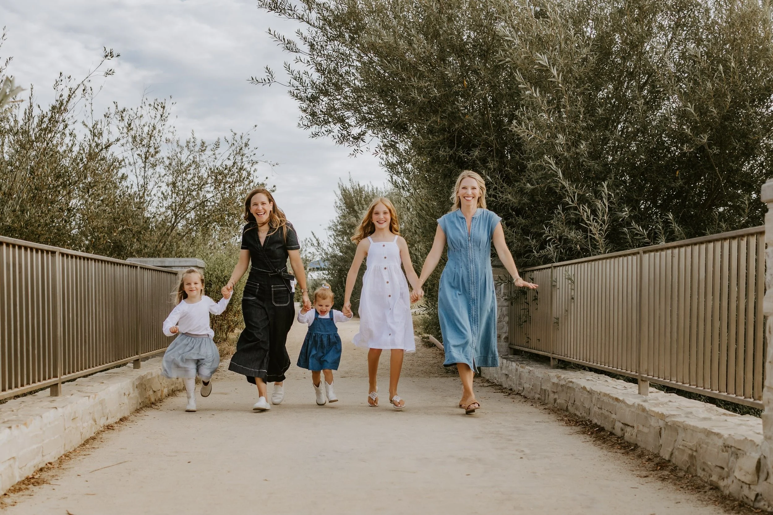 So in love with this cousin/sister shoot! There is something special about documenting extended families. More snuggles and giggles!