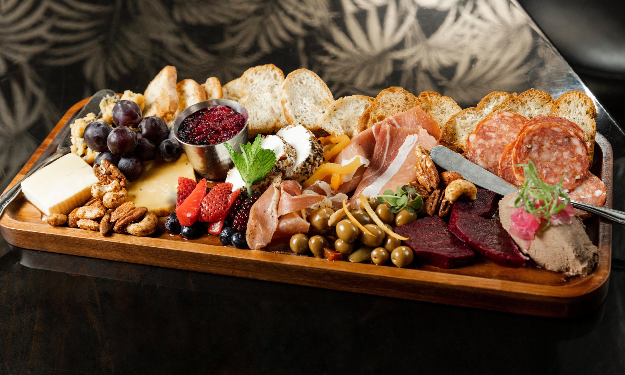 EPICURE'S BOARD