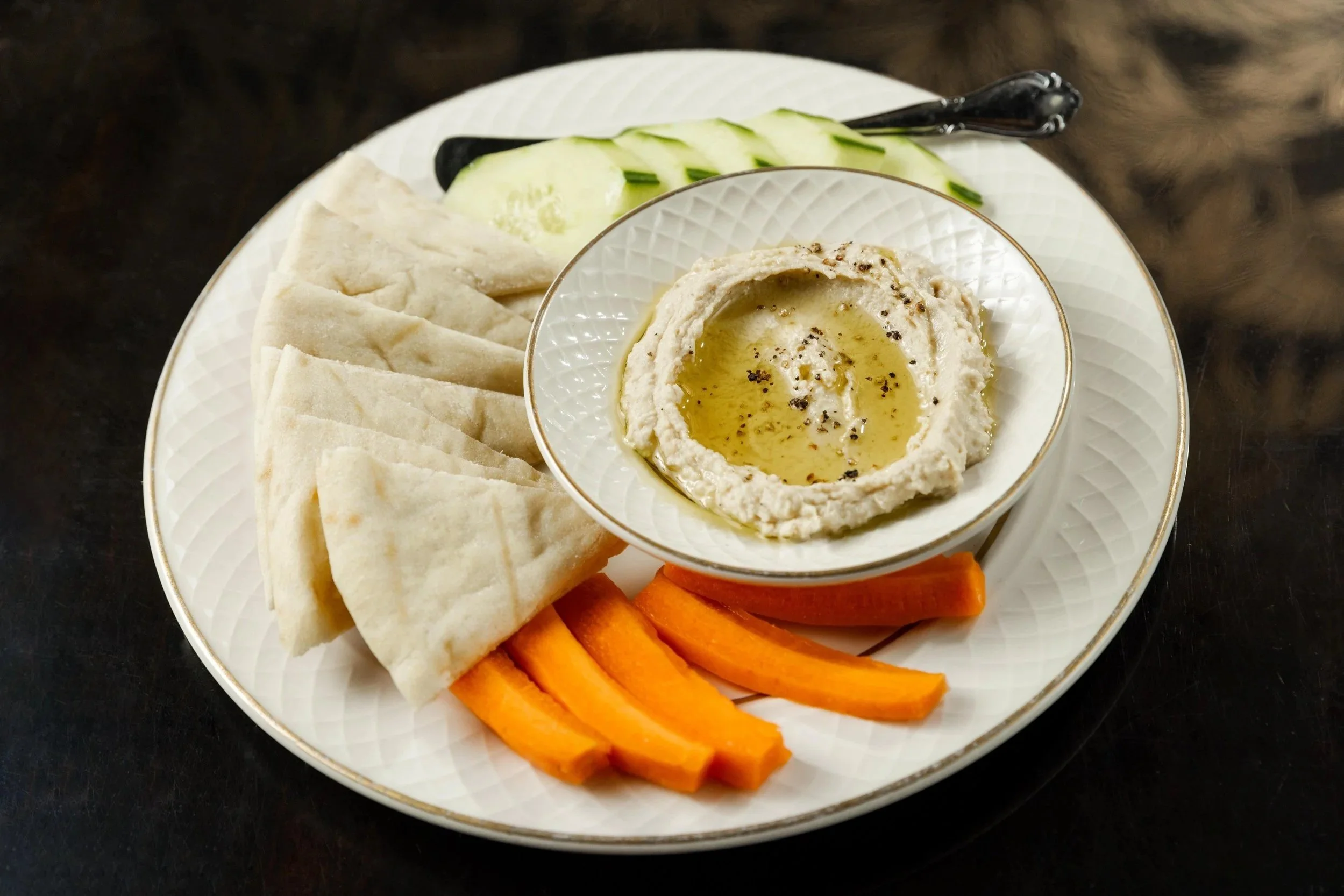 GARLIC HUMMUS