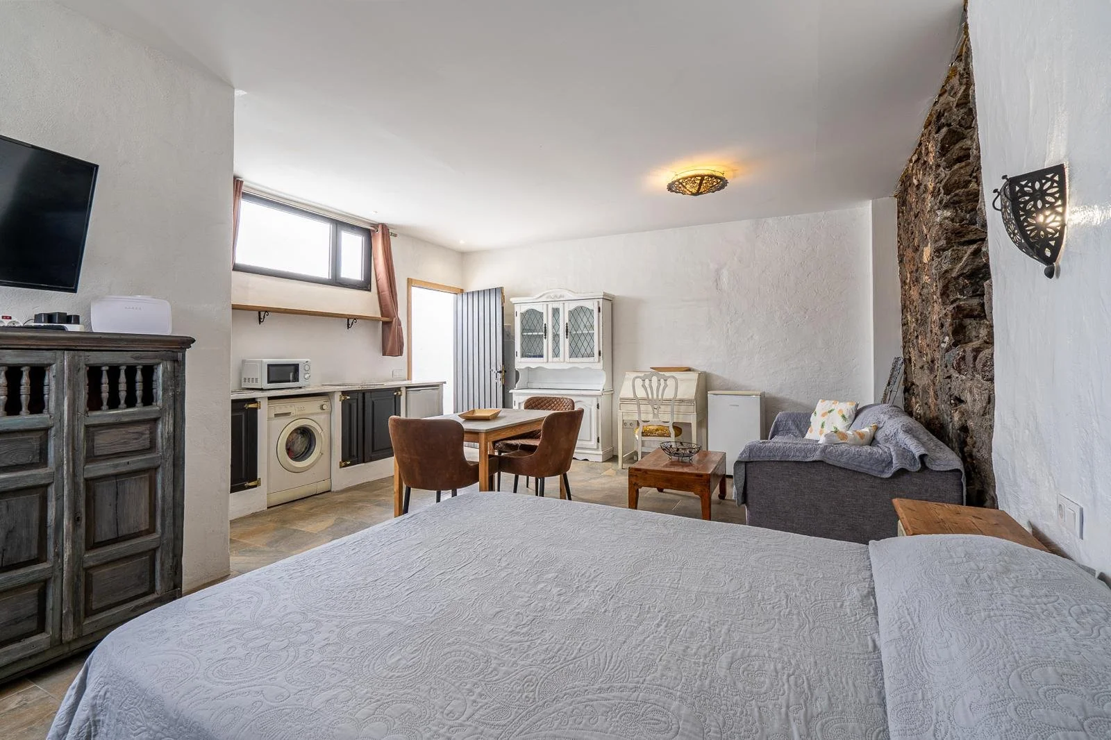 WhatsApp Image 2025-11-10 at 17.04.22_2d107d31.jpg