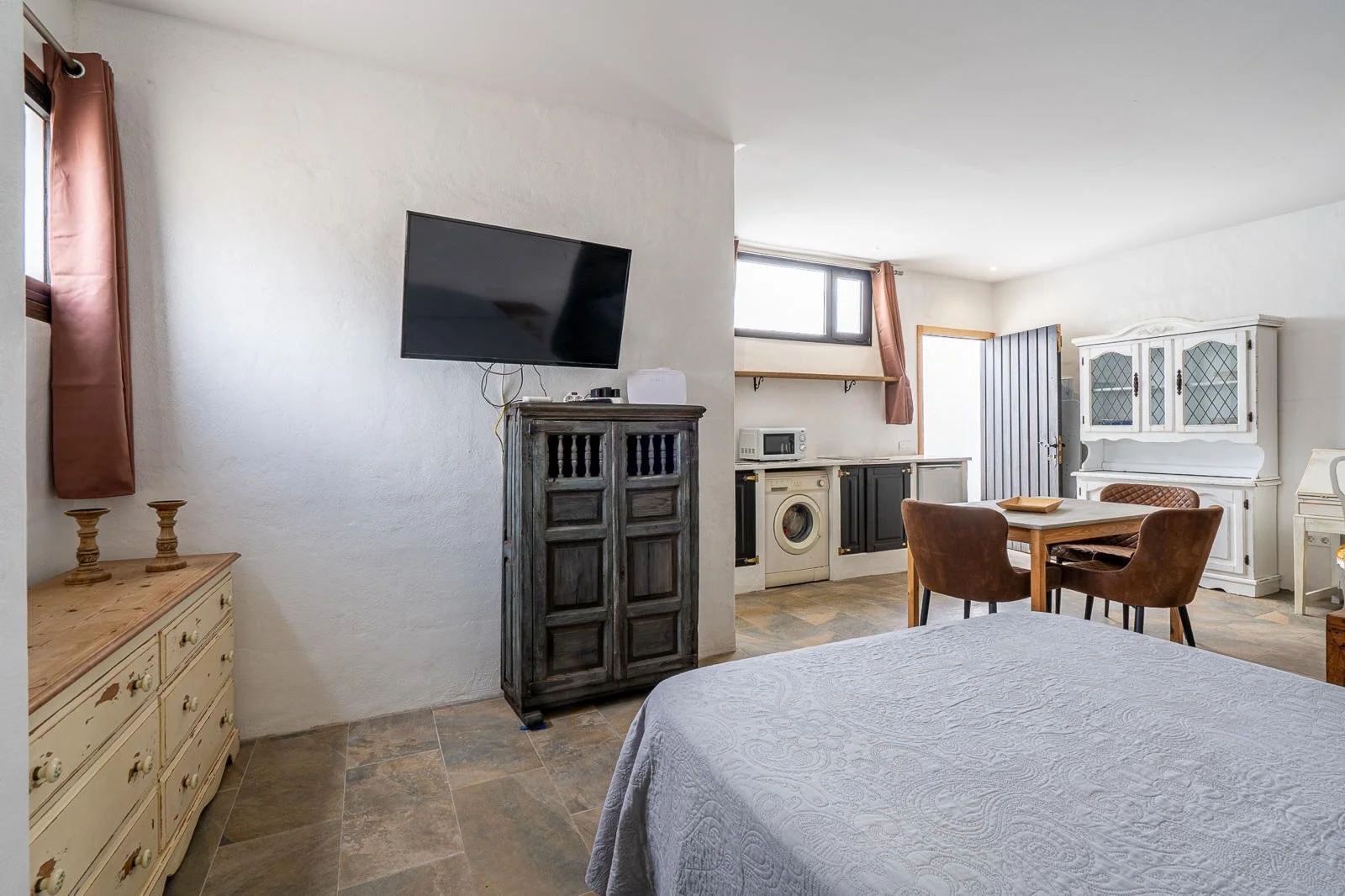 WhatsApp Image 2025-11-10 at 17.04.22_3f0da090.jpg