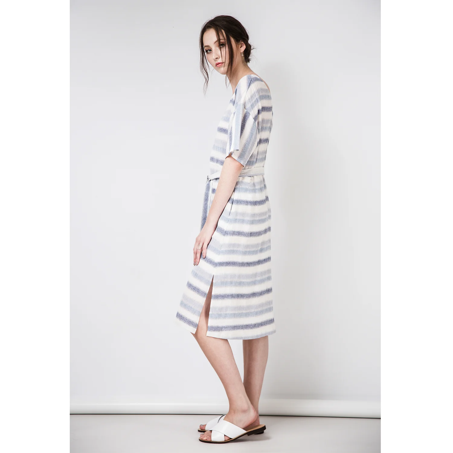 caradress-model-side.jpg