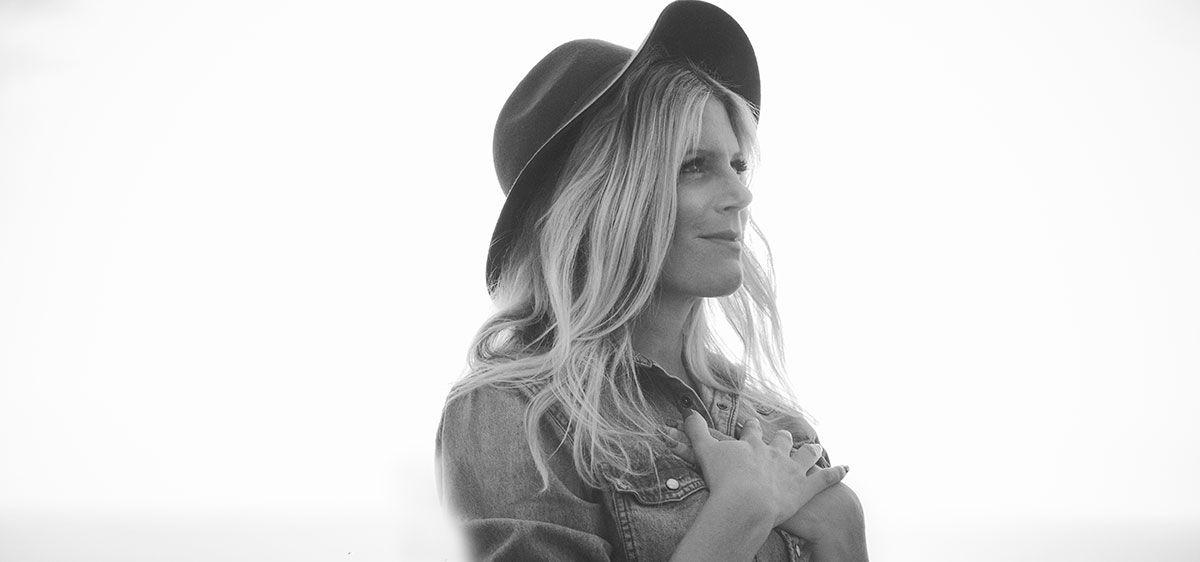 Jessie_May_Wolfe_B+W-Bio(horizon).jpg