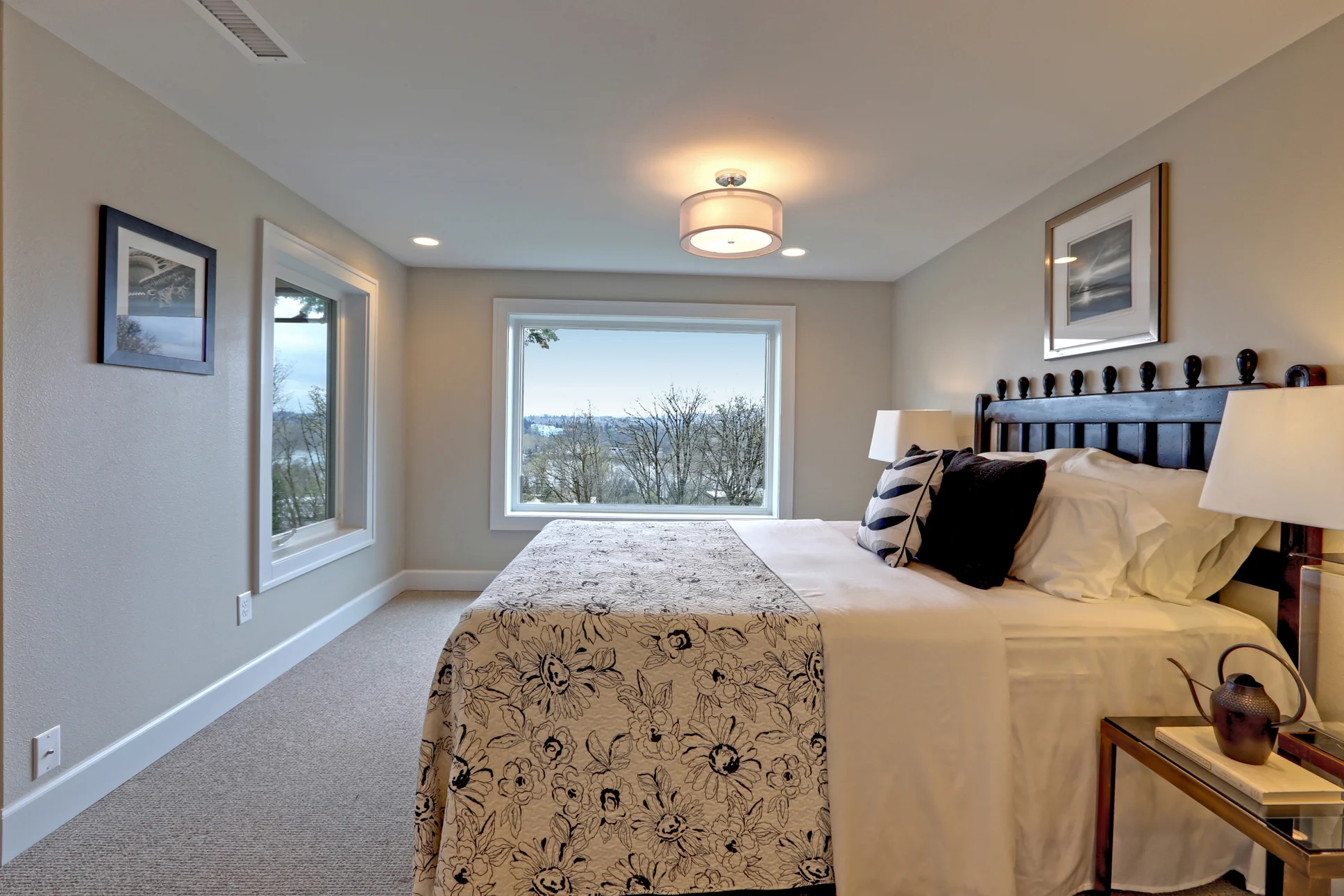 Panoramic views called for large north- and east-facing picture windows in the master bedroom. Softness and luxury is found underfoot with 100% natural New Zealand wool carpeting in the bedrooms. 