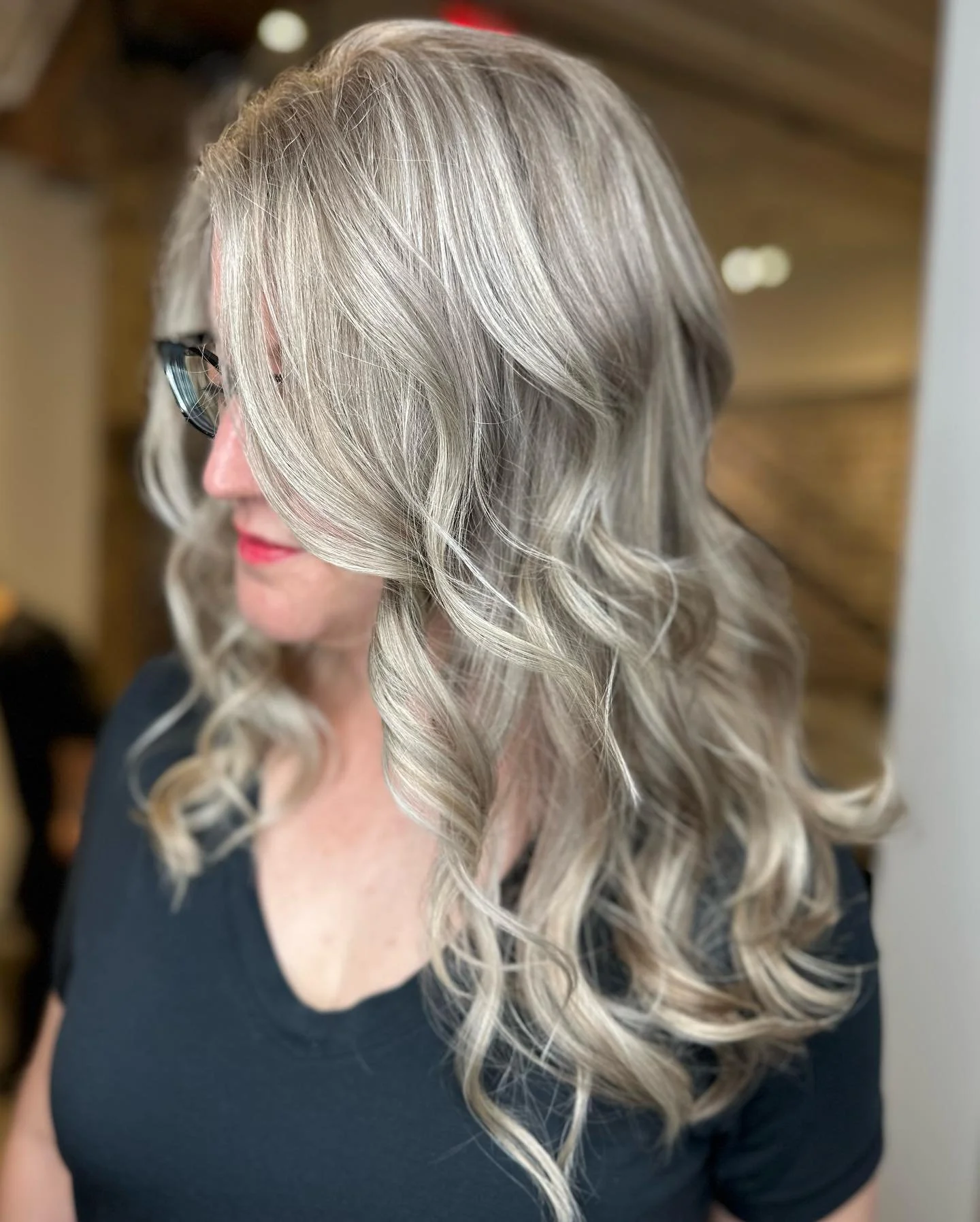 Timeless Style 🙌🏻✨
Color x @jencolorist 
Stylist x @yasuehairstylist 
⚡️Please make sure to book online or call the salon 212-334-3777. See you soon ⚡️

#sohosalon #sohostyle #hairinspiration #chicstyle #blendedhighlights #fyp #booktoday #togetherb