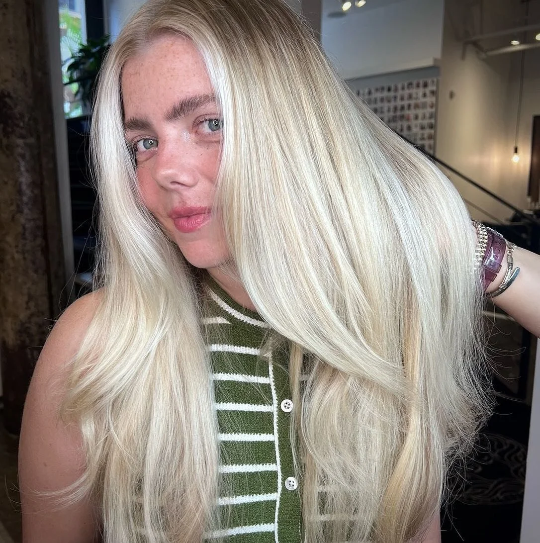 Channeling the summer sun 🌞with this lower maintenance blonde look 💛
Color x @melting.color 
Style @lisalordhair 
-
-
-
#nycblondes
#nyccolorist #coloristnyc #sohocolorist #nycsalon #sohosalon #hairgoals #blondegoals #dimensionalblondes #healthyblo