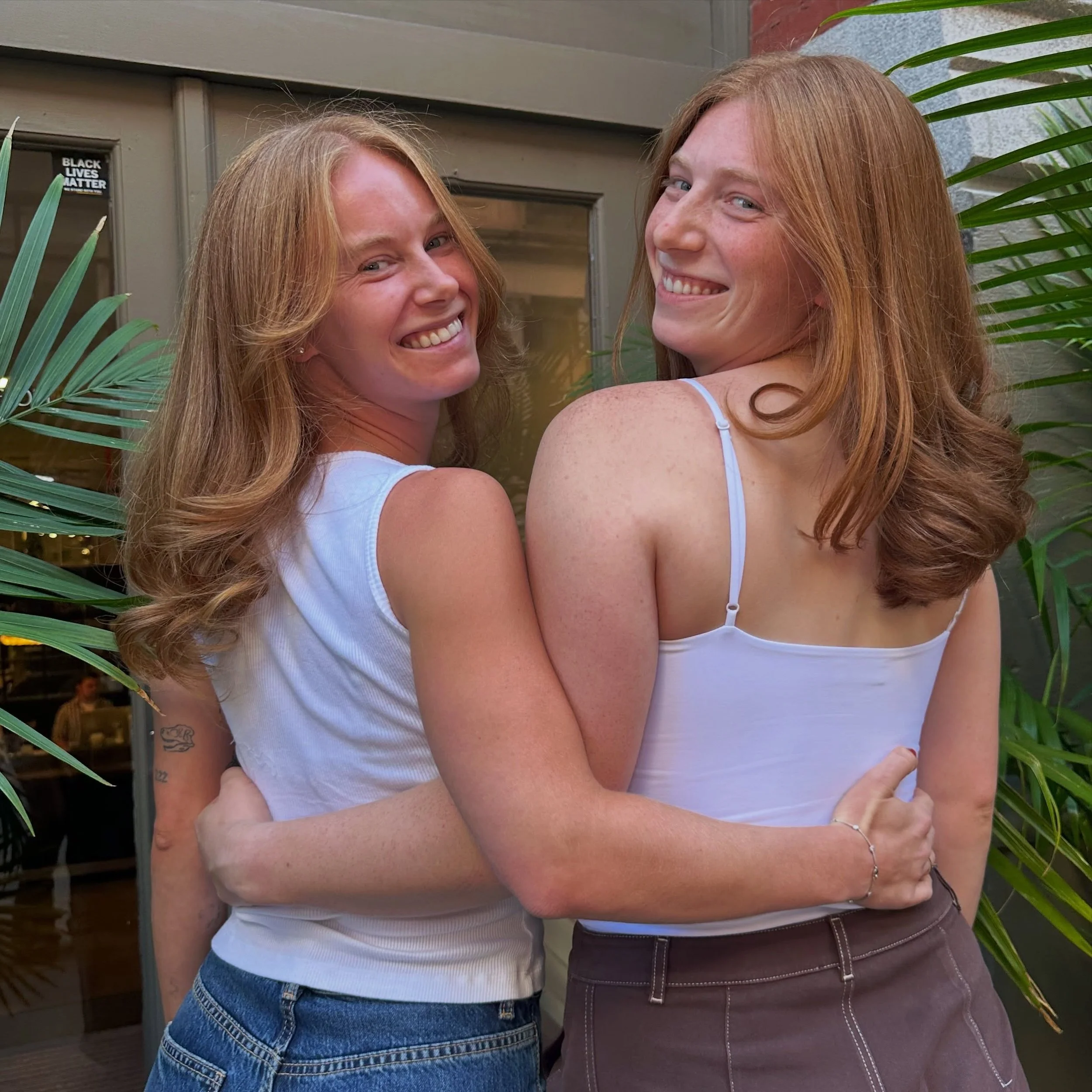 👯&zwj;♀️ twinsiesss 

Shoutout to @vanessaalzatehair for beautifully cutting &amp; styling both clients!