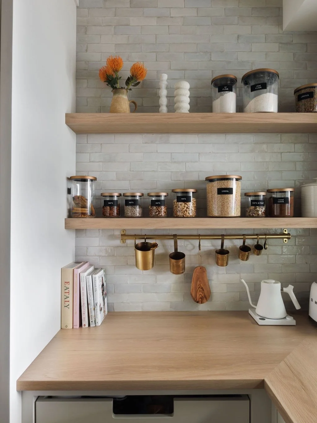 Behind the scenes (or kitchen) 🍸🍊 

#pantry #customhome #designateddevelopments